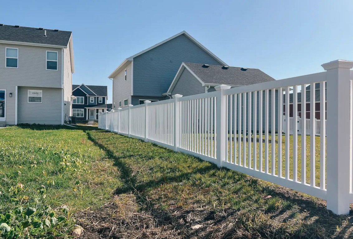 White vinyl picket fence in Camarillo neighborhood