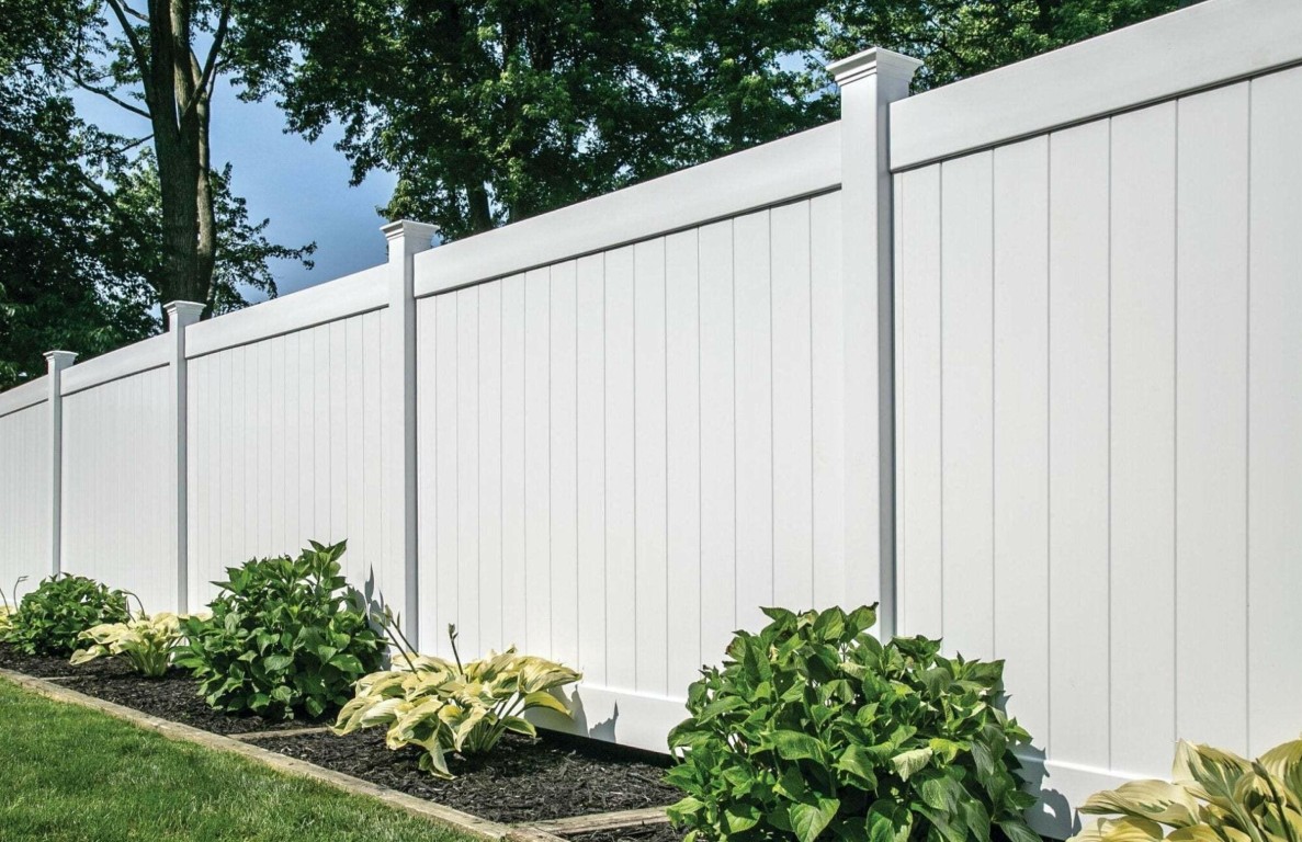 Beautiful white vinyl privacy fence in residential setting